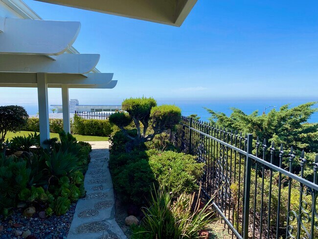 Foto del edificio - 1450 Lachman Ln
