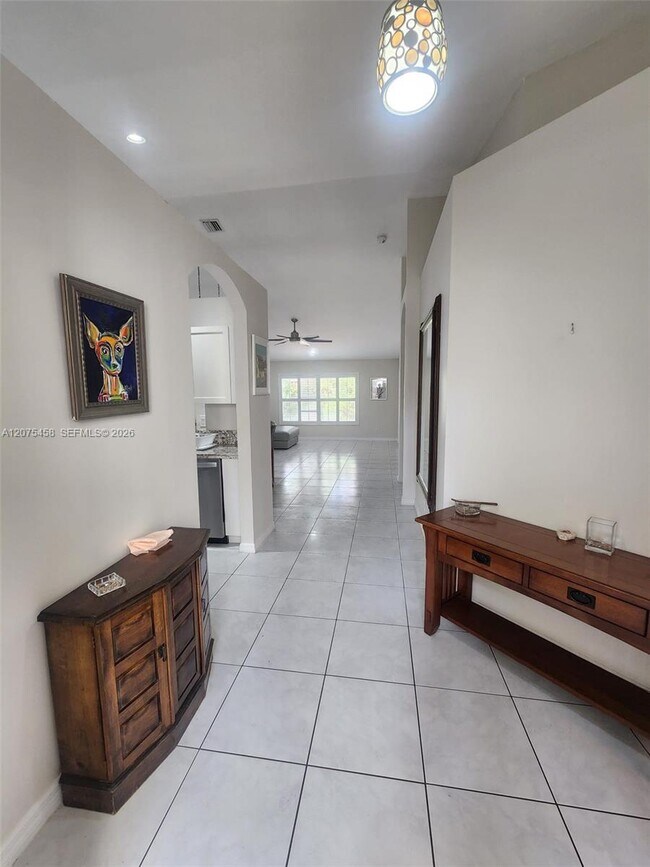 Building Photo - 6053 Heliconia Rd