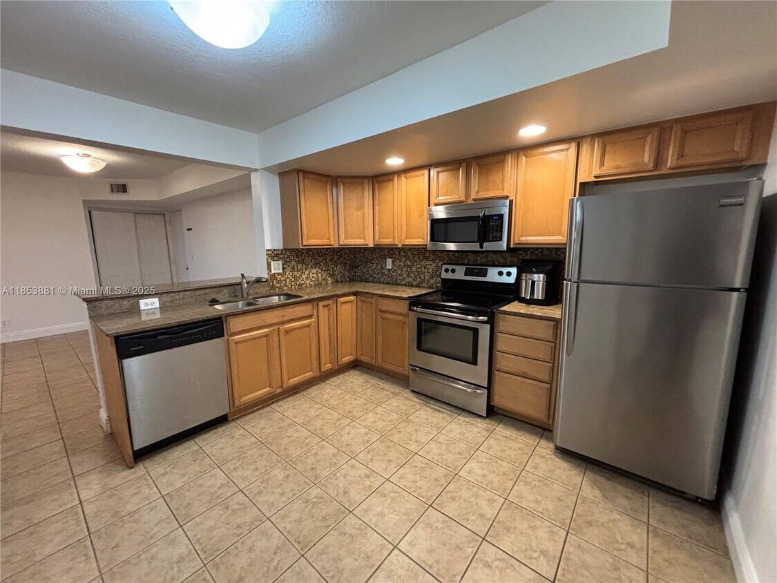 Primary Photo - 5761 Riverside Dr