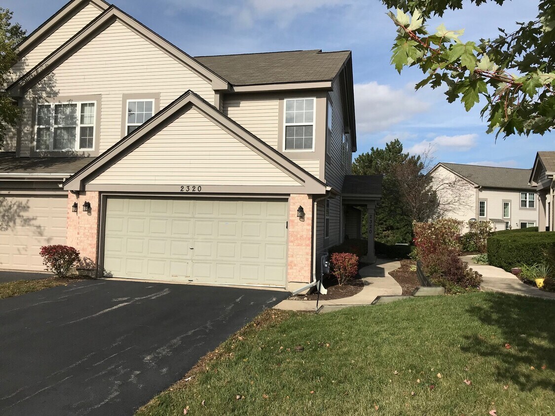 2320 College Green Dr, Elgin, IL 60123 Townhome Rentals in Elgin IL