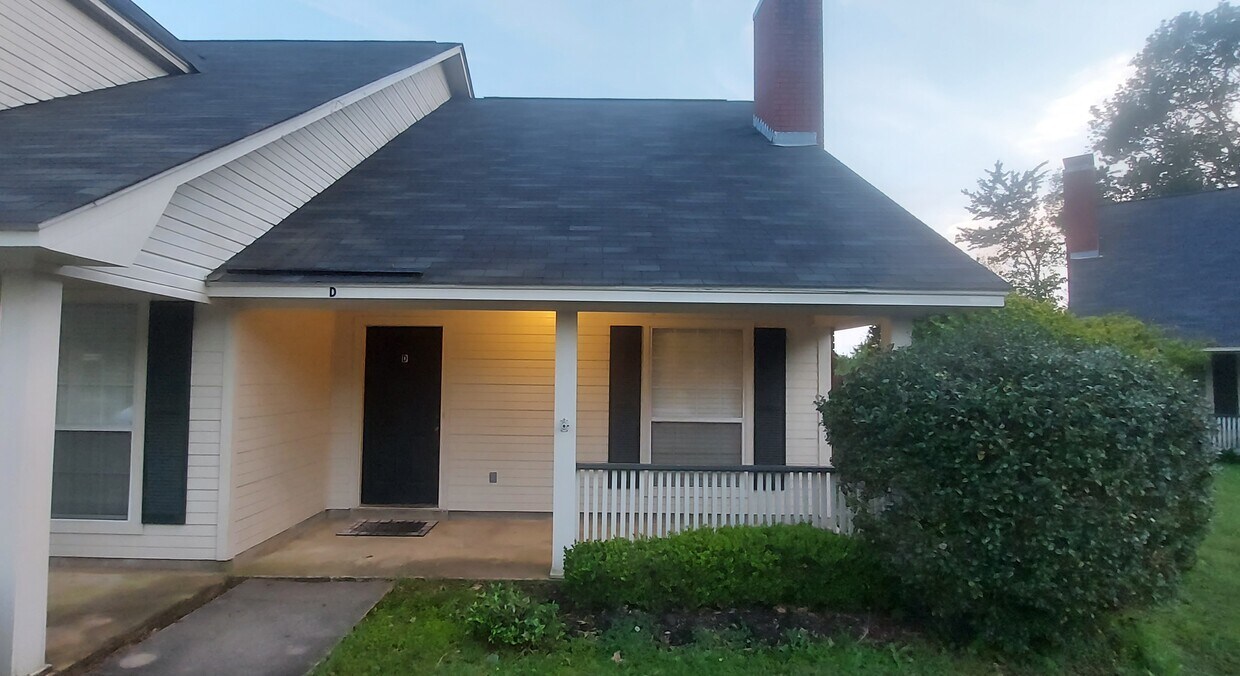 Front Entrance - 1703 Ridgemar Cir