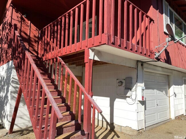 Building Photo - 2735 Lakeside Dr