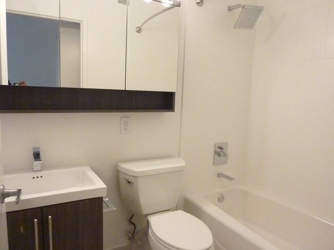 Foto del edificio - 400 W 53rd St