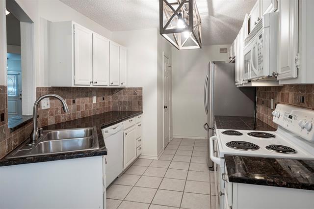 Building Photo - 18071 Whispering Gables Ln