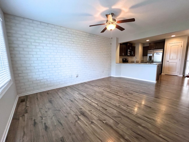 Building Photo - 711 Newport Pl