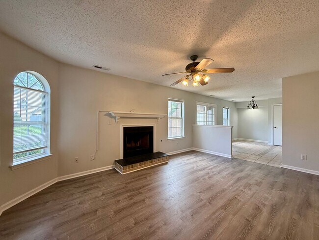 Foto del edificio - Bright and spacious 2 bed, 2.5 bath condo in the heart of Virginia Beach!