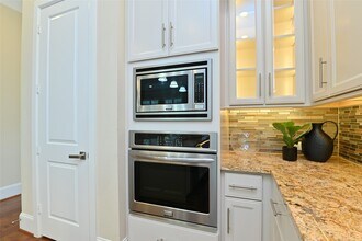 Building Photo - 11906 McNabb Ln