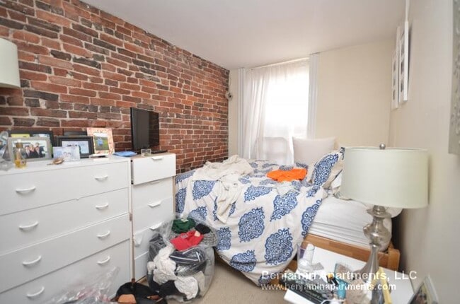 Building Photo - 48 Garden St