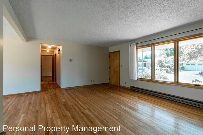 Foto del edificio - 3 br, 1.5 bath House - 4705 NW Harney Street
