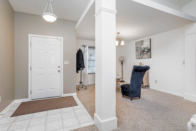 Building Photo - 872 Cherry Tree Ln