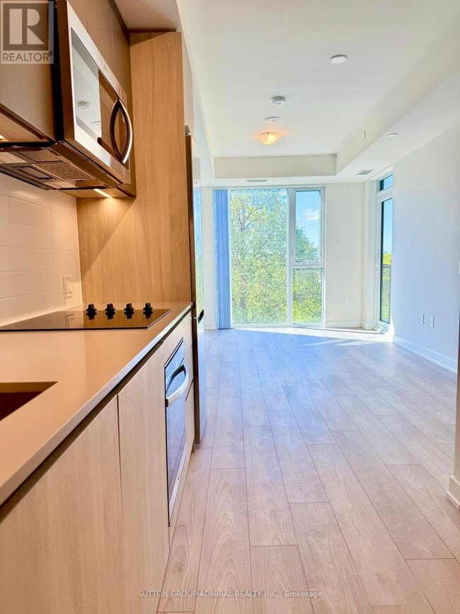 Building Photo - 5858 Yonge St