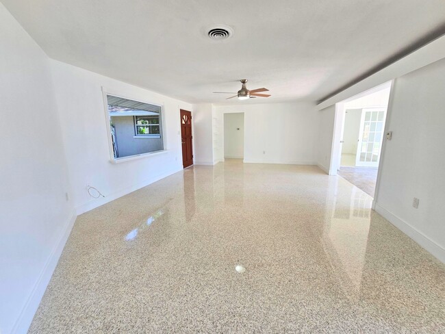 Building Photo - Charming 2BR/ 2BA/ 2 Car Garage - Near Phillippi Creek