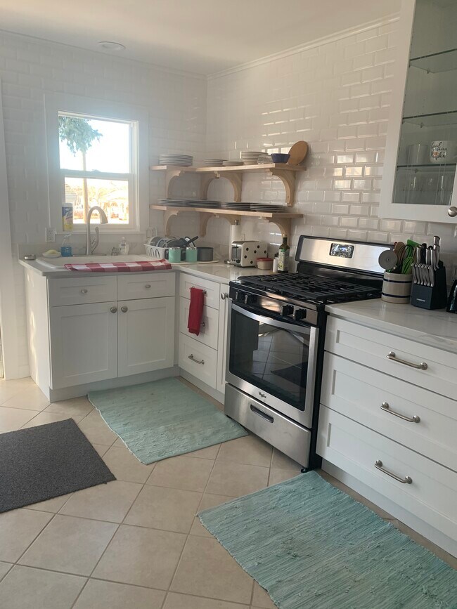 Gas Stove - 3632 Dunn Ave