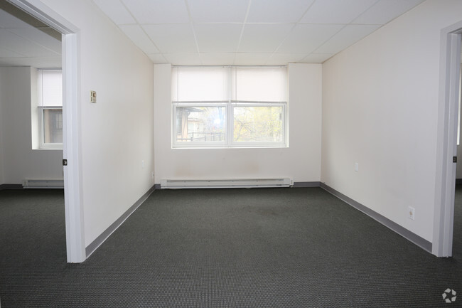 Living Room - Linwood Manor