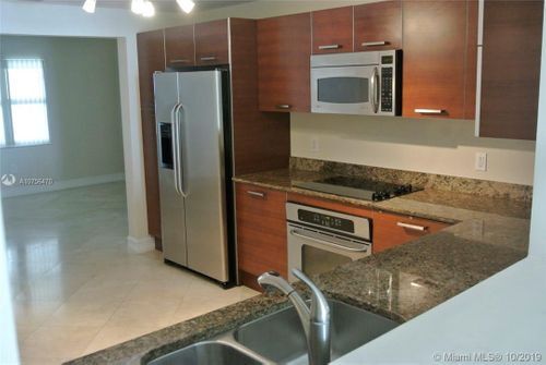 Foto del edificio - 3330 NE 190th St