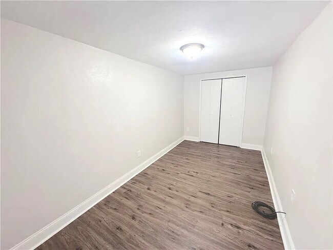 Foto del edificio - 2528 Homehurst Ave