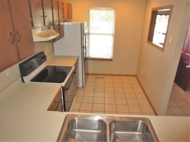 Building Photo - 2528 Blazek Loop