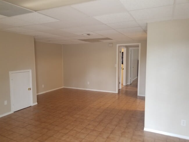 Building Photo - 300 E Champion St