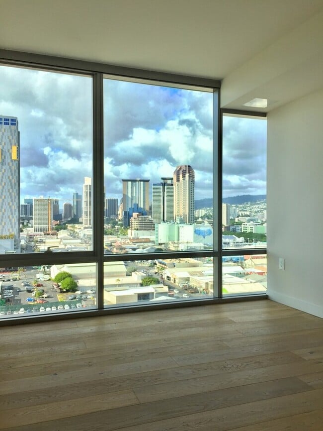Building Photo - Kakaako: Ae'o - 2 Bed, 2 Bath Condo with one Parking (Electric Car OK!)