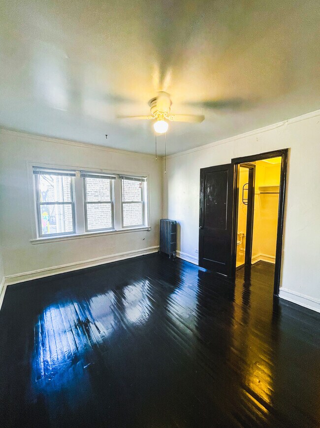 Foto del edificio - 834 W Fullerton Ave