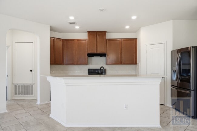 Building Photo - 408 Lynwood Gold Wy