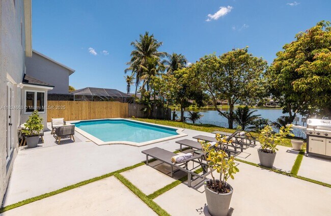 Foto del edificio - 9650 SW 9th Ct