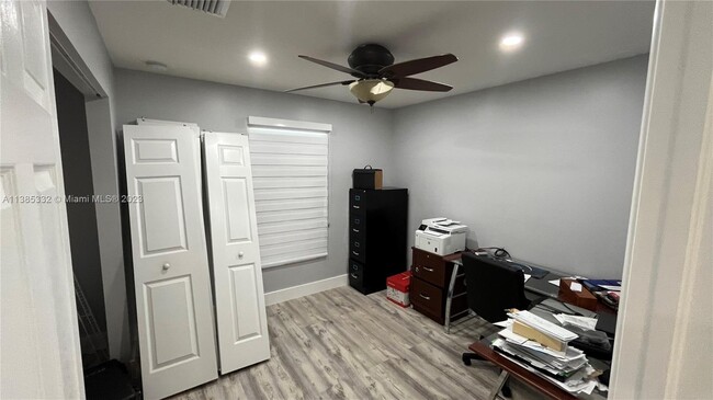 Building Photo - 14282 SW Sandy Oaks Loop