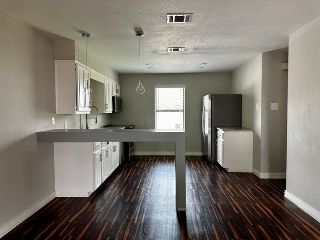 Foto del edificio - Updated 2/2 Condo Near Baylor!