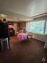 Building Photo - 542 Avenue C