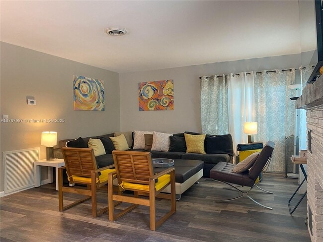 Foto del edificio - 2804 N Ocean Blvd