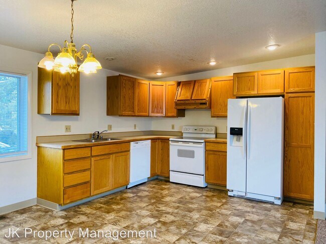 Building Photo - 1612 Palm Ct
