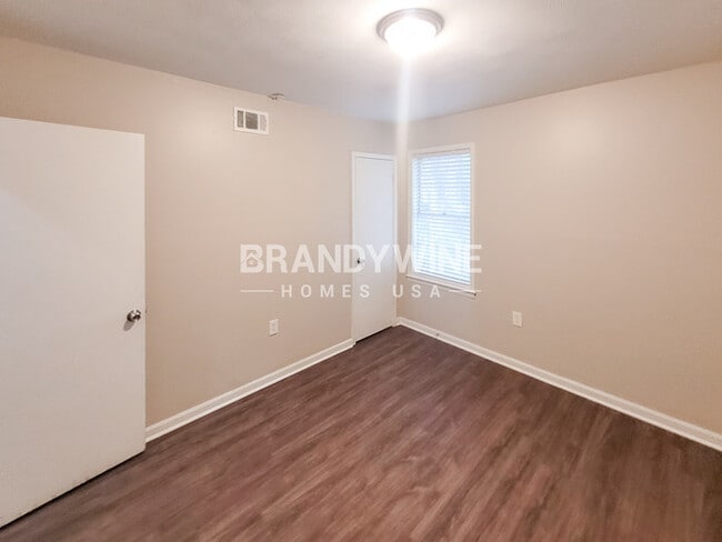 Building Photo - 3685 Naylor Dr