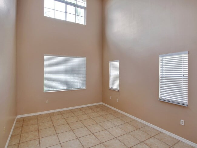 Foto del edificio - 8822 SW 209th Terrace