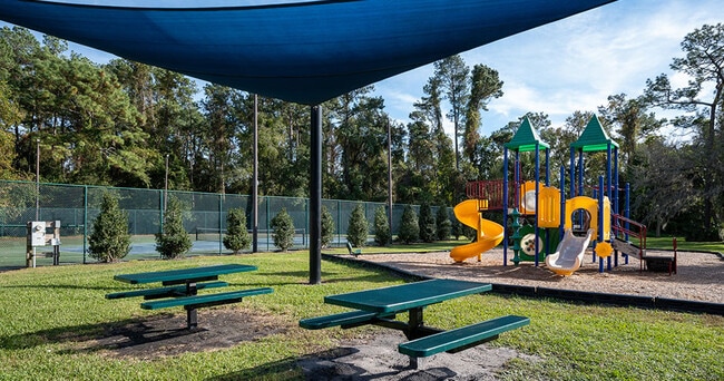 Building Photo - St. John's Pointe Apartment Homes