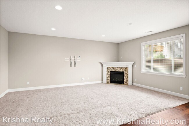 Foto del edificio - 5 br, 2.5 bath House - 16994 NW Madrone St,