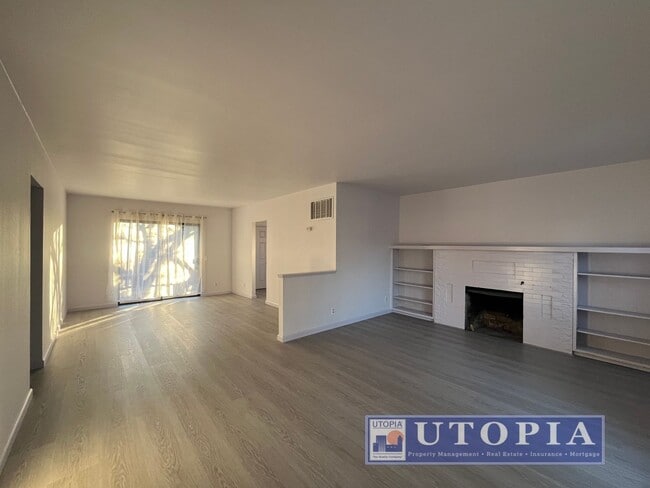Building Photo - Newly Renovated Cozy 2 bed/ 1 Bath Home. Walking Distance from Local Beaches.