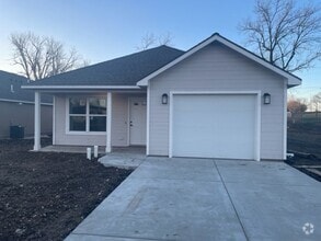 Building Photo - 1615 Hill Valley Dr