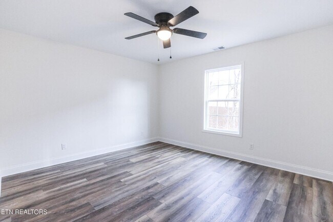 Foto del edificio - Maryville 37801 - New Construction, 5 bedroom, 2 bath home - Contact Adam Sharp (865) 254-0980