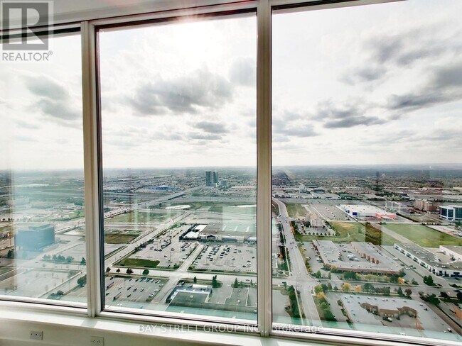 Building Photo - 898 Portage Pkwy