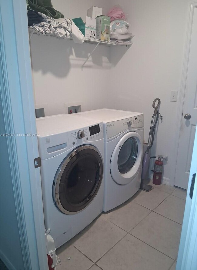 Building Photo - 336 Towns Cir