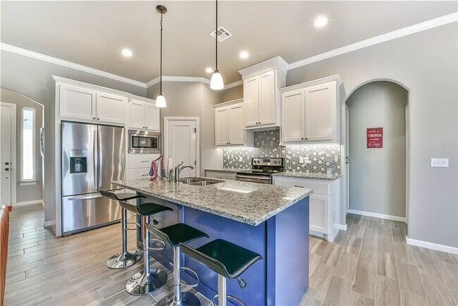 Foto del edificio - Stunning 4 Bed, 3 (Full) Bath in Norman