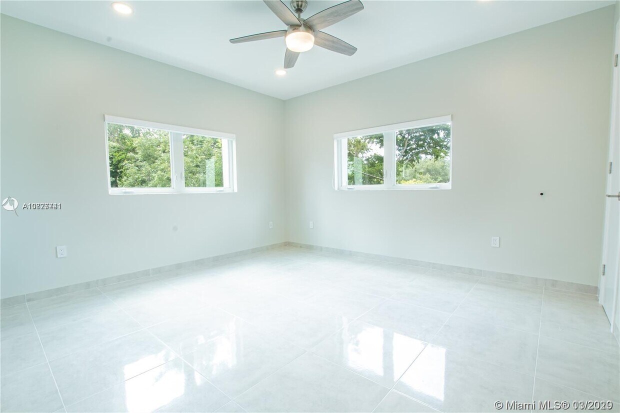 Building Photo - 801 Capri St