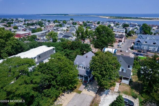 Building Photo - 92 Navesink Ave