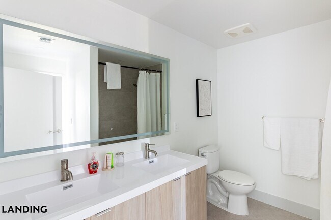 Foto del edificio - 1155 NE 126th St