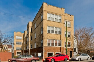 Building Photo - 3041 W Diversey Ave