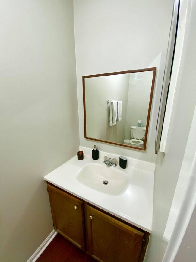 Foto del edificio - Charming 2 Bedroom Mt Vernon Townhome in Coveted Community!