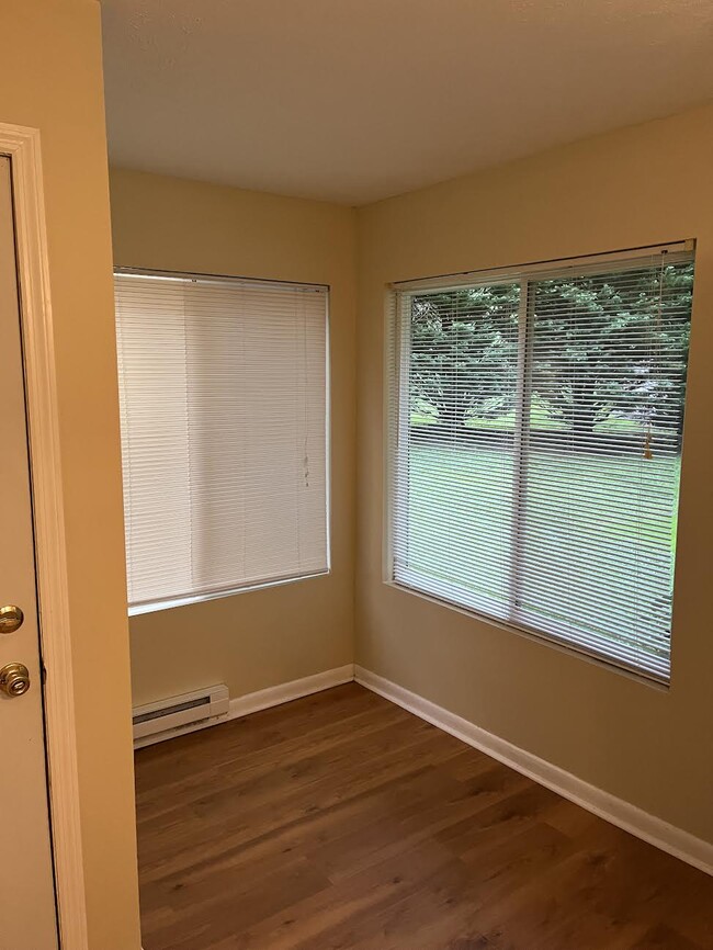 Building Photo - 2350 Rolfe Street - Great duplex new on th...