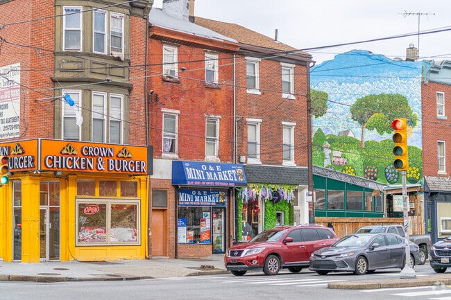 Restaurants, mini-markets, and murals line the streets of Callowhill.