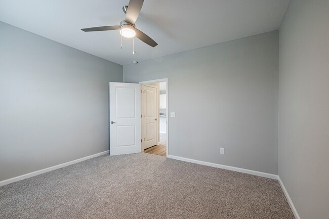 Building Photo - Parkway at 31 Apartments