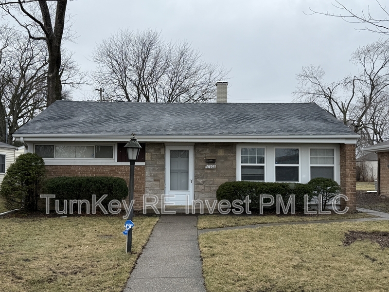 Foto principal - 17028 Greenbay Ave